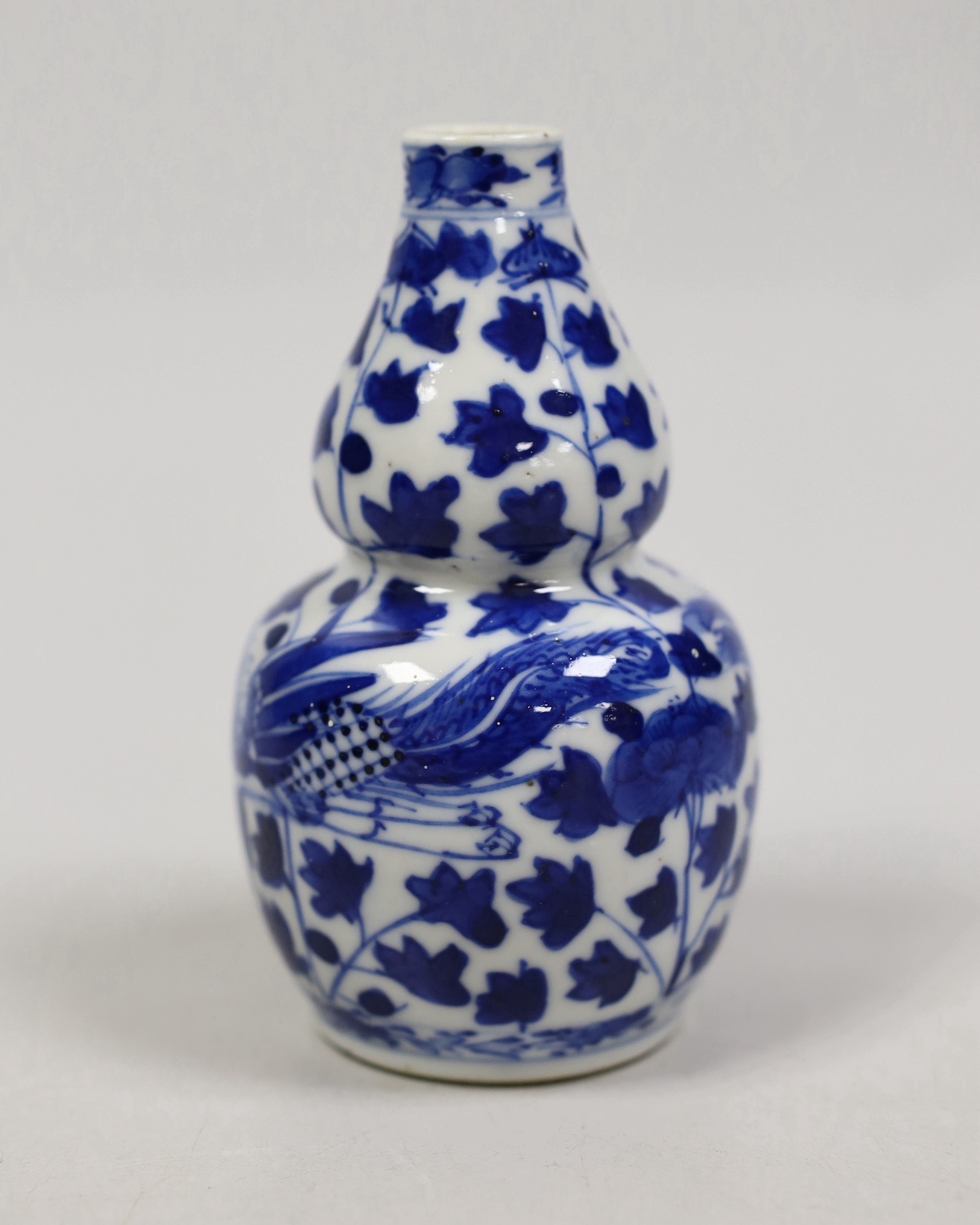 A small Chinese blue and white double gourd vase, c.1900. 12cm tall